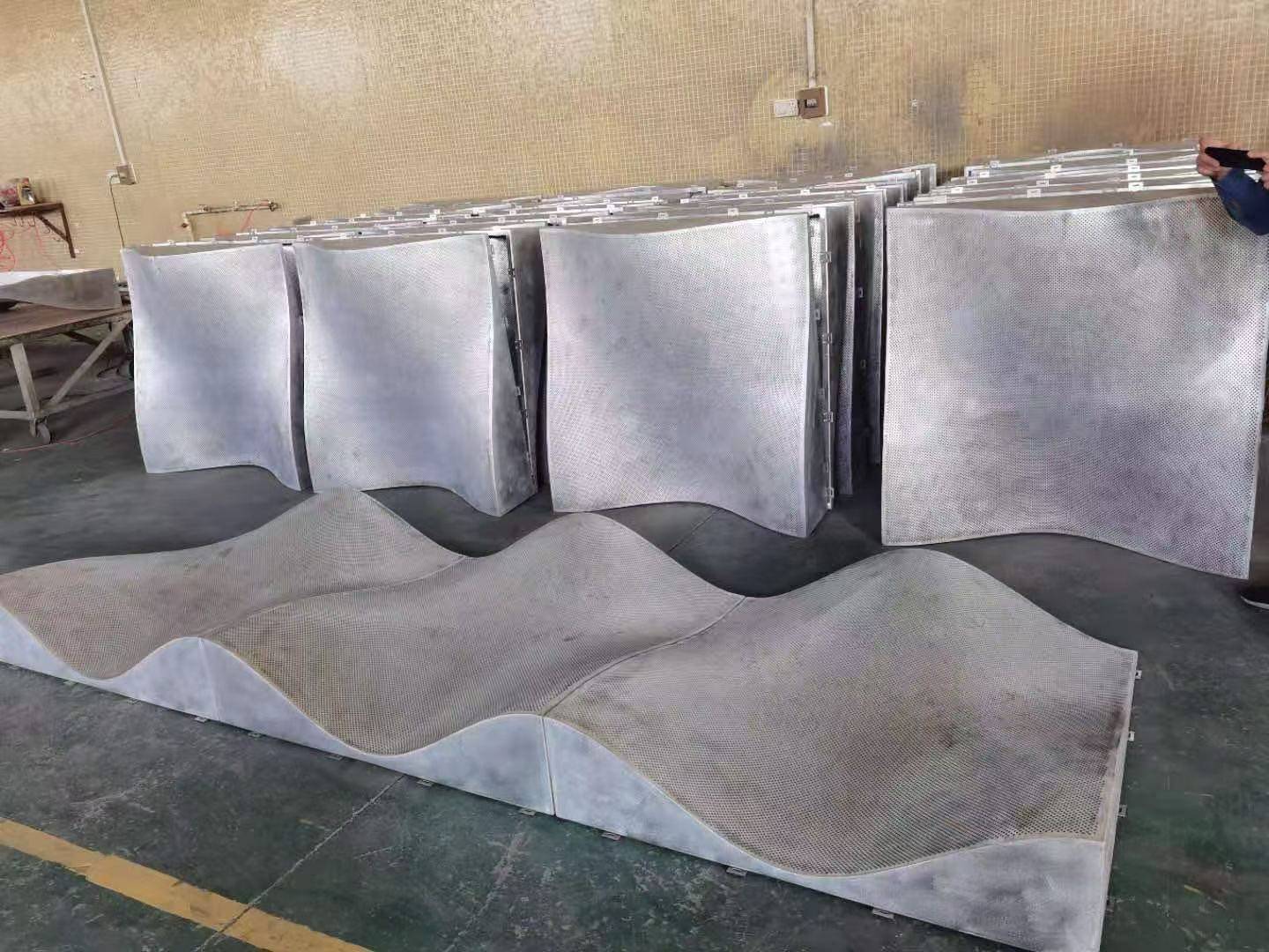 雙曲鋁單板工廠 創造的魔法使者，承載城市的榮耀與夢想